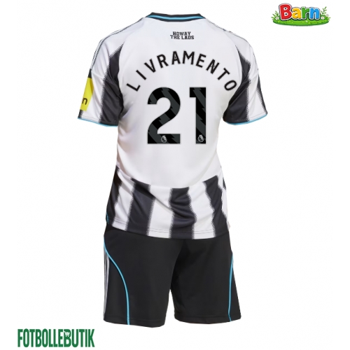 Newcastle United Tino Livramento #21 Hemmaställ Barn 2025-26 Kortärmad (+ Korta byxor)